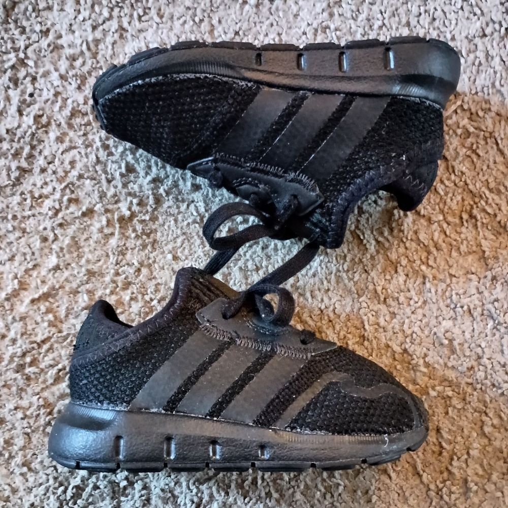 Adidas Swift Run Black Boys Sneakers Toddlers Size US 6 K PRE-OWNED
